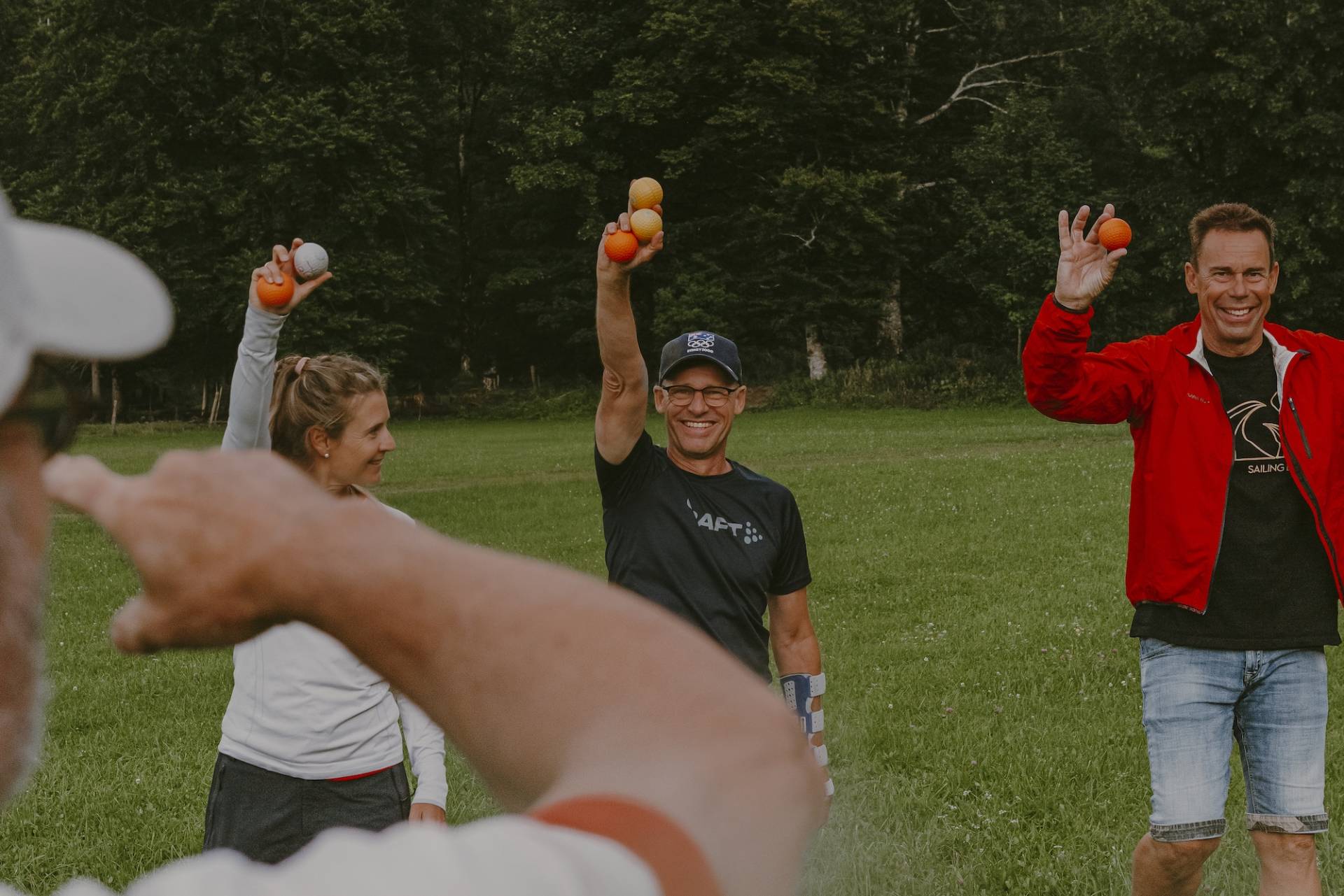 Teilnehmer bei einem Fun Energizer während einer aktiven Tagungspause am Hasenöhrl-Hof mit Hasenöhrl-Aktiv